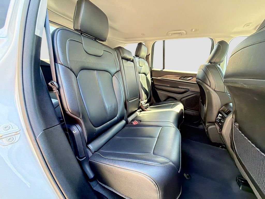 Used 2023 Silver Zynith Jeep Limited image 24