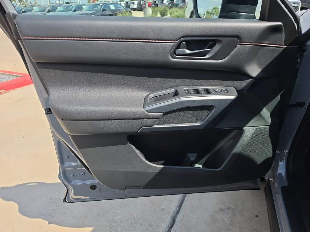 New 2026 Boulder Gray Pearl / Super Black Two-tone Nissan Rock Creek® image 21
