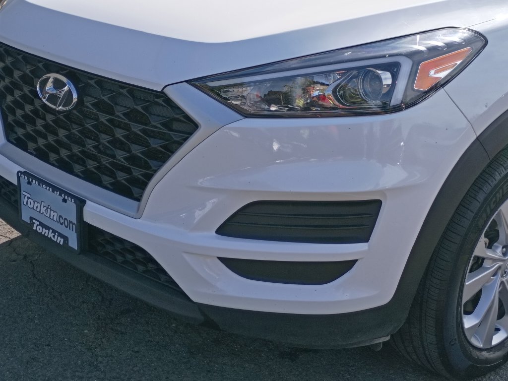 Used 2020 White Hyundai SE image 11
