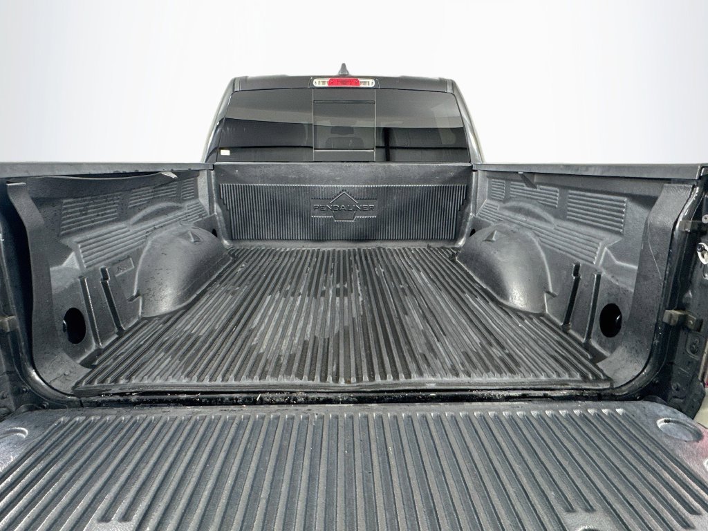 Used 2019 Diamond Black Crystal Pearlcoat Ram Laramie image 31