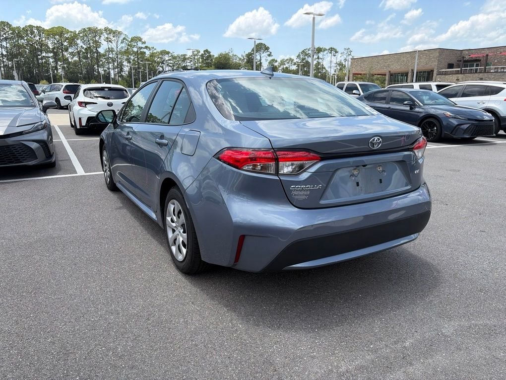Used 2022  Toyota LE image 3