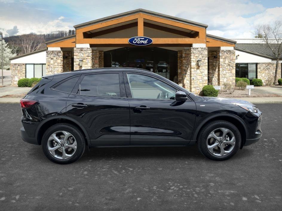 New 2026 Agate Black Metallic Ford ST-Line Select image 4