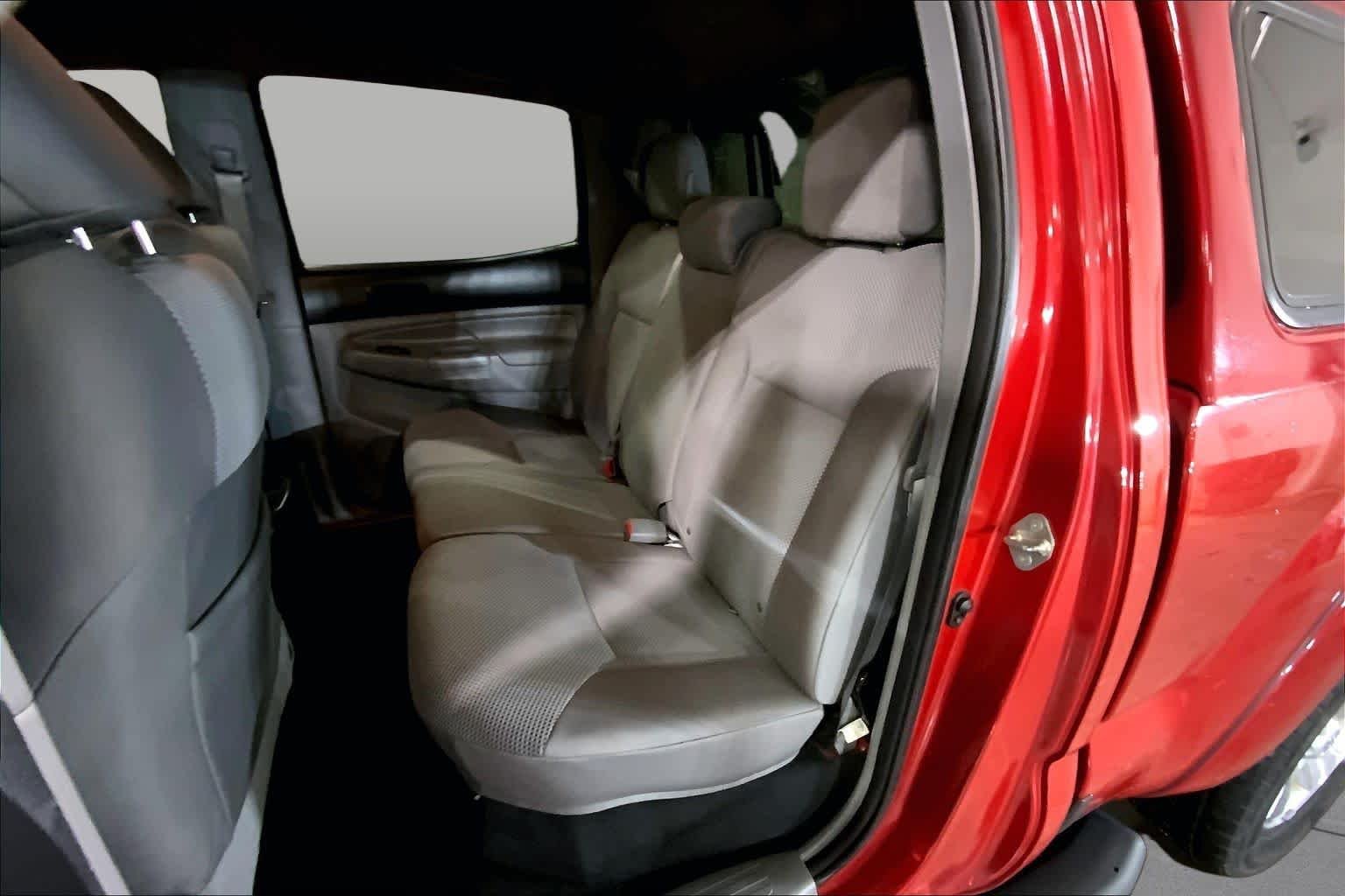 Used 2015 Barcelona Red Metallic Toyota  image 21