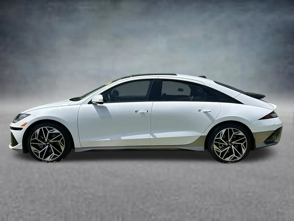 Used 2023 White Hyundai Limited image 8