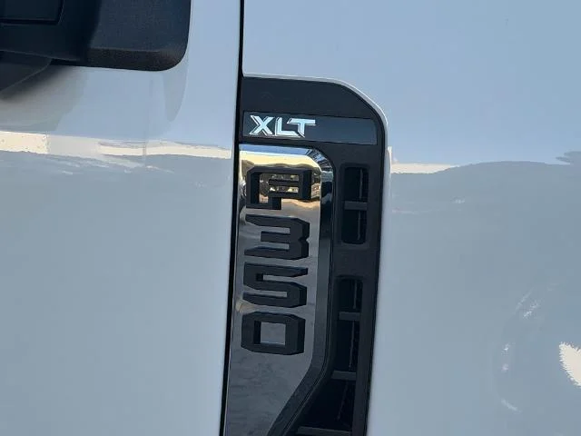 New 2027 Oxford White Ford F-350® XLT image 32