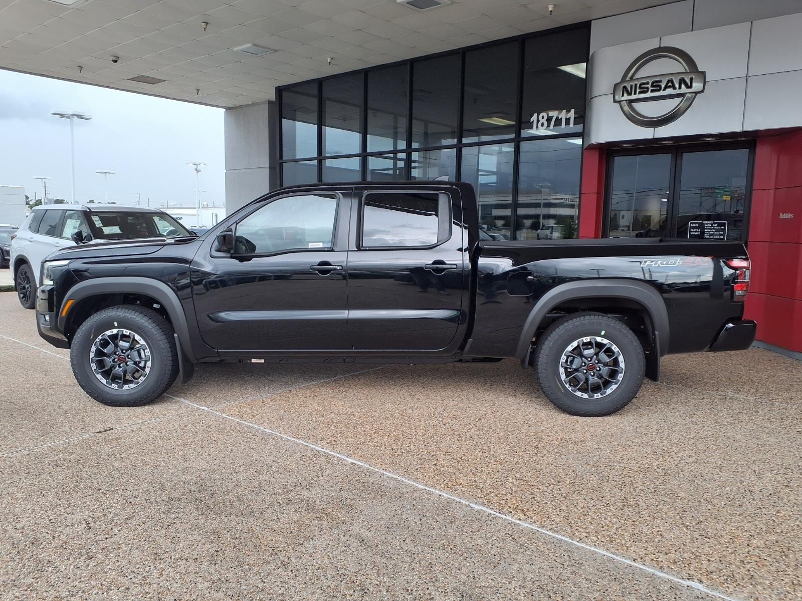 2026 Nissan Frontier Crew Cab PRO-4X® Long Bed Black at Robbins Nissan