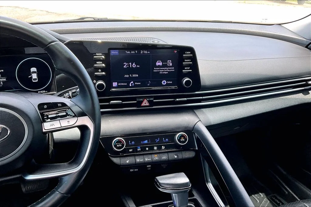 Used 2022 Black Hyundai SEL image 9