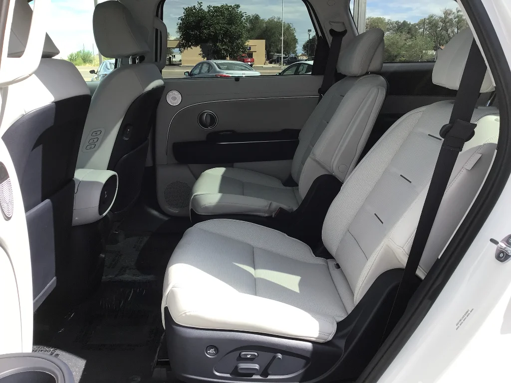 Used 2026 Creamy White Pearl Hyundai Calligraphy image 9