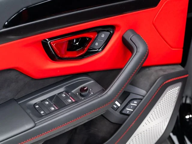 Used 2025 Black Lamborghini SE image 14