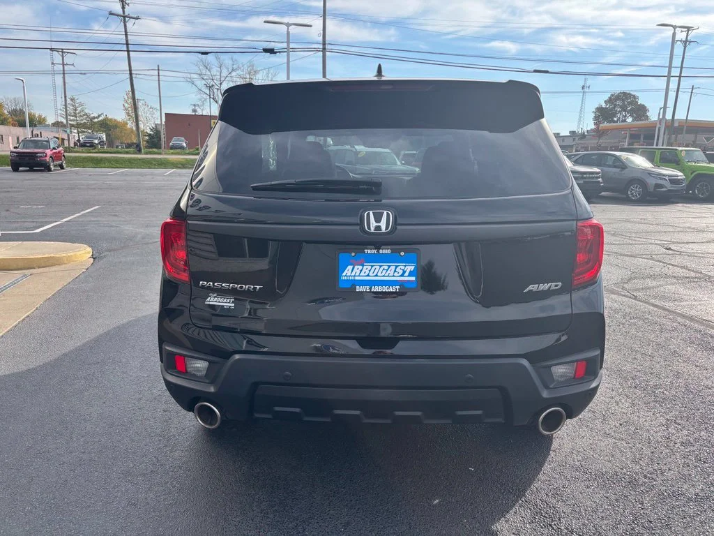 Used 2023 Black Honda EX-L image 6