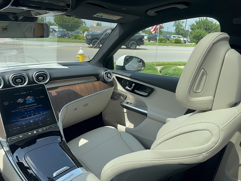 New 2026 Polar White Mercedes-Benz GLC 300 4MATIC® image 12