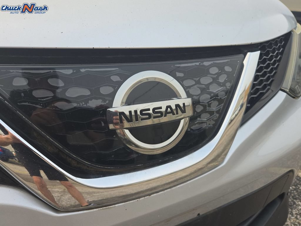 Used 2018 Silver Nissan S image 7