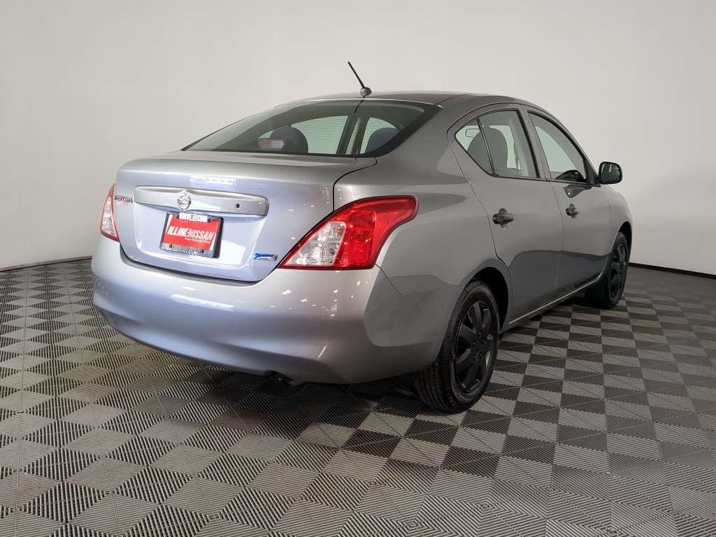 Used 2014 Magnetic Gray Nissan S image 11