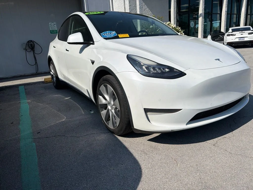 Used 2021 White Tesla Long Range image 1