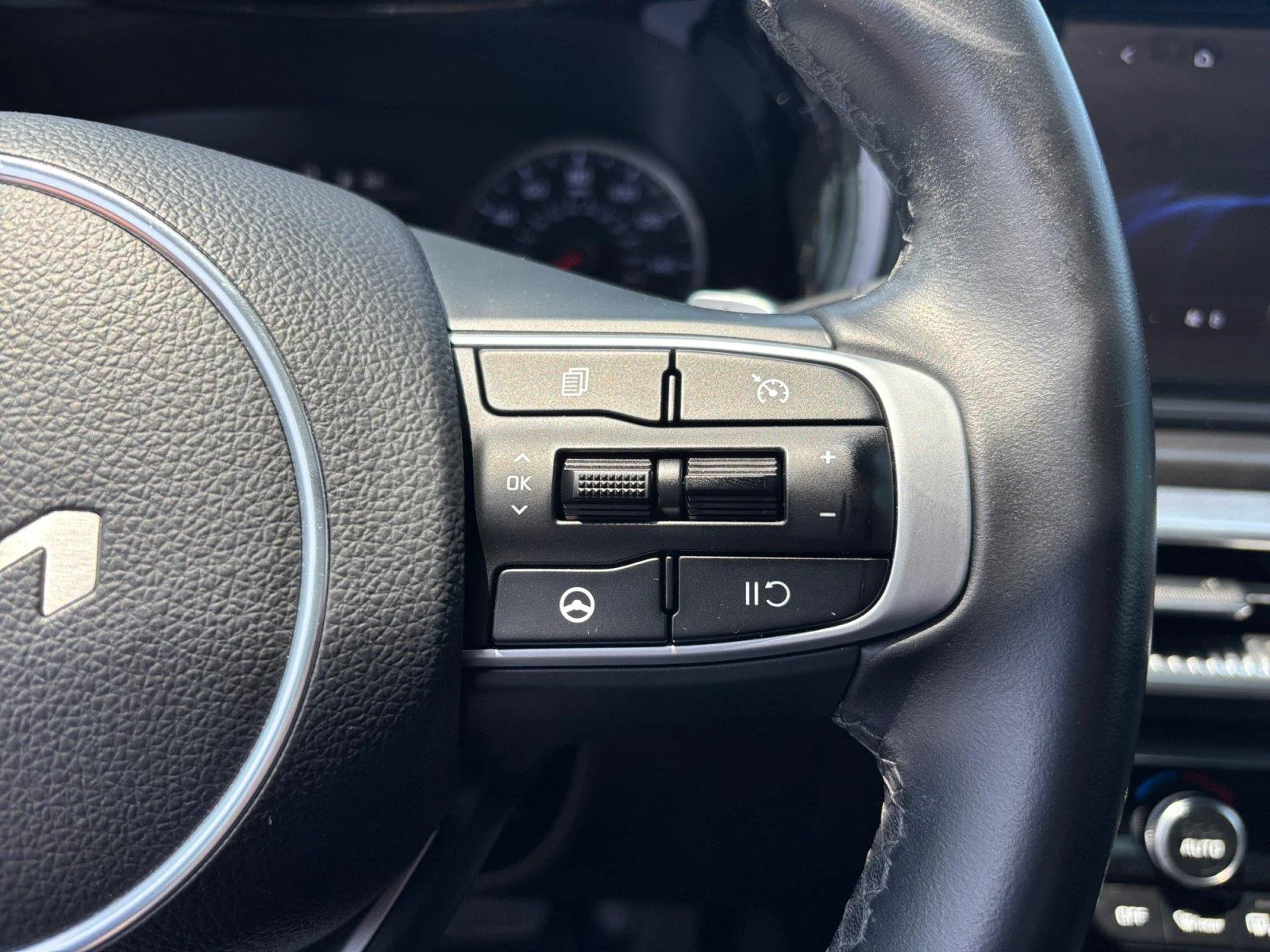 Used 2023 Wolf Gray Kia GT image 27