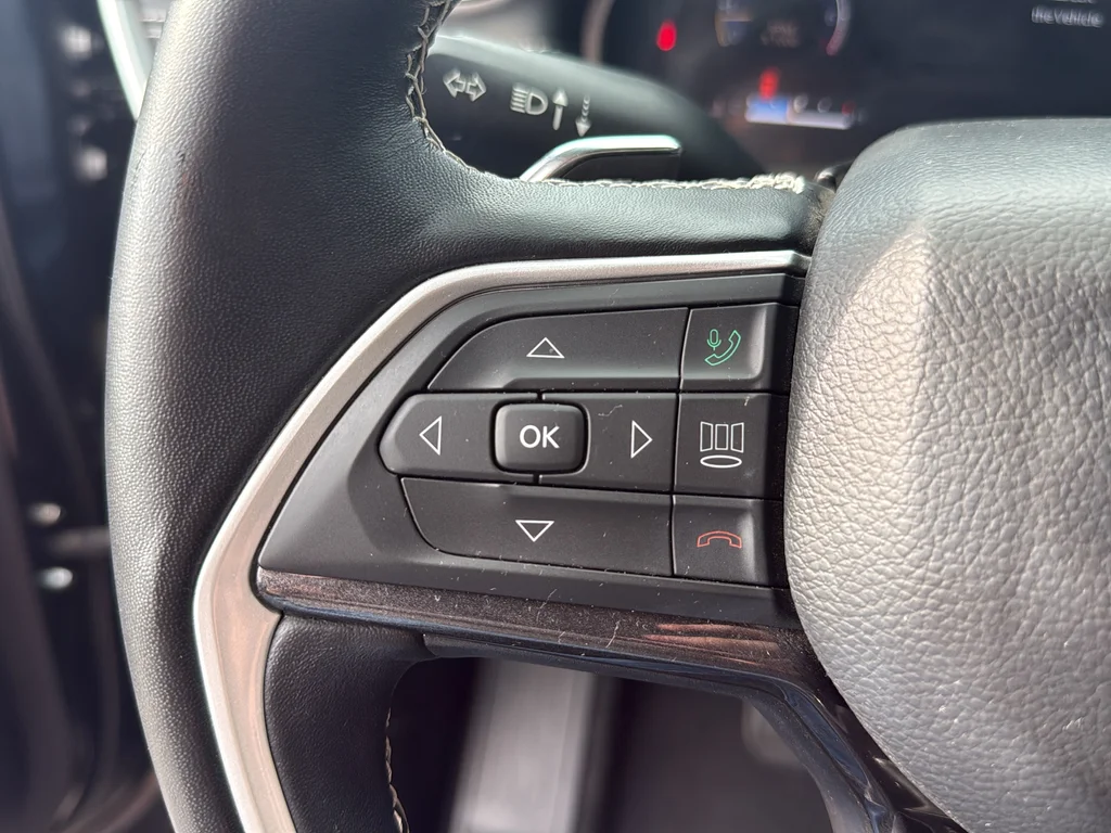 Used 2022 Black Jeep Laredo image 16