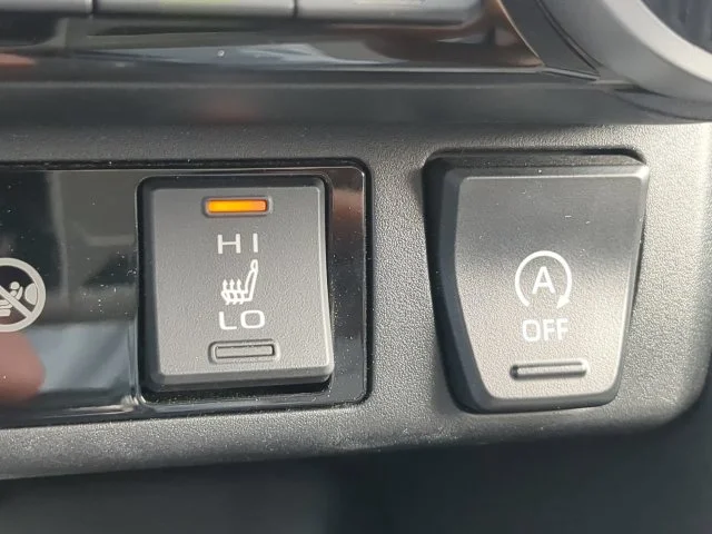 Certified Used 2023  Toyota XLE Premium image 27
