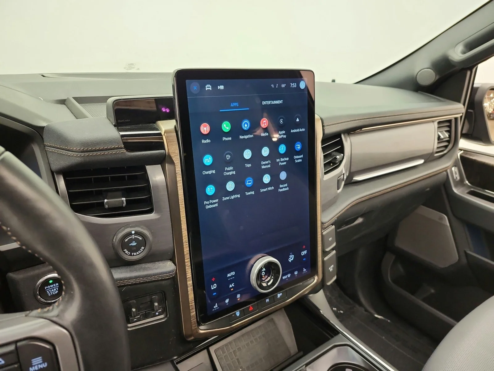 Used 2022 Agate Black Metallic Ford LARIAT image 14