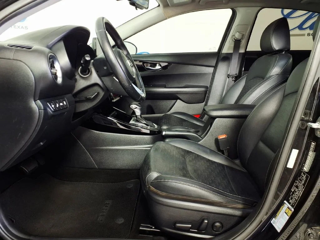 Used 2021 Black Kia EX image 7