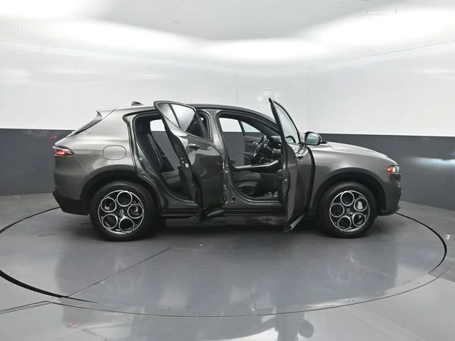 Used 2024 Silver Alfa Romeo Ti image 36