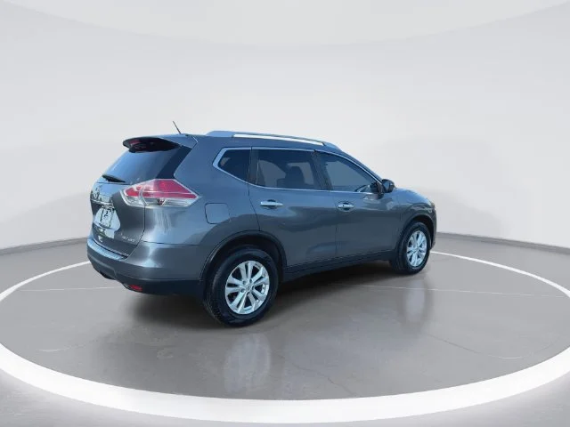 Used 2016 Gray Nissan SV image 8