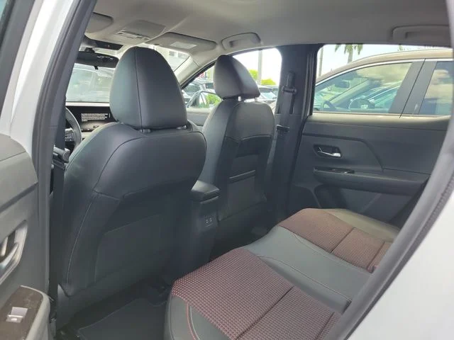 New 2026 Aspen White TriCoat / Super Black Two-tone Nissan SR image 8