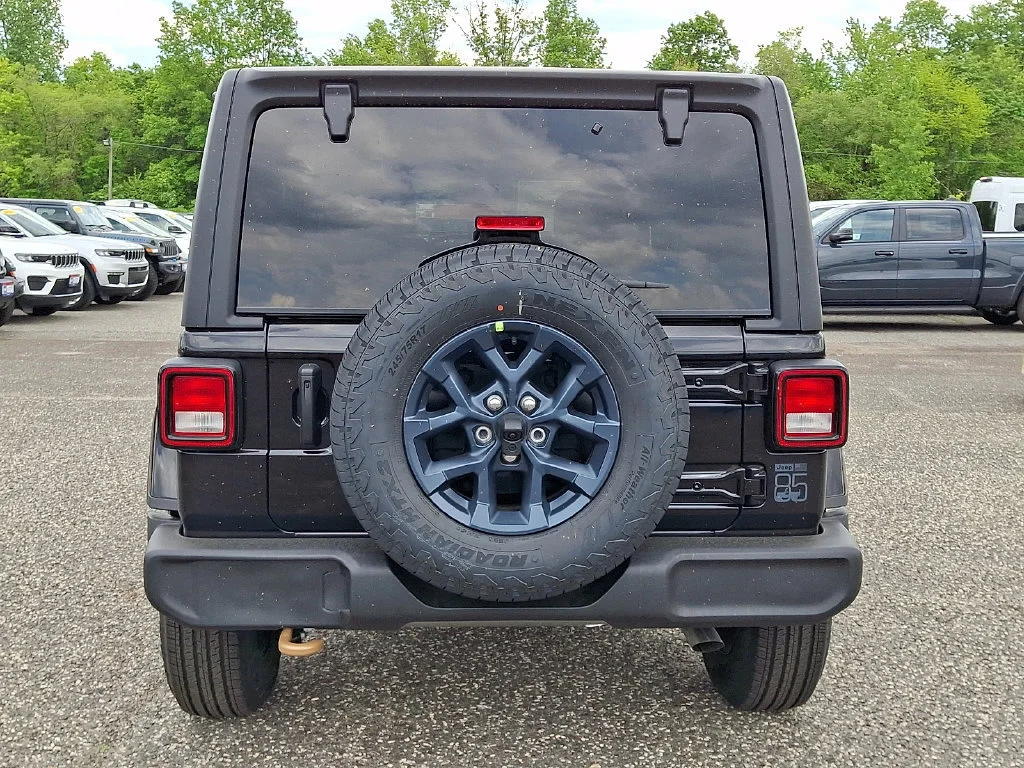 New 2026 Black Clear-Coat Exterior Paint Jeep 85th Anniversary image 7