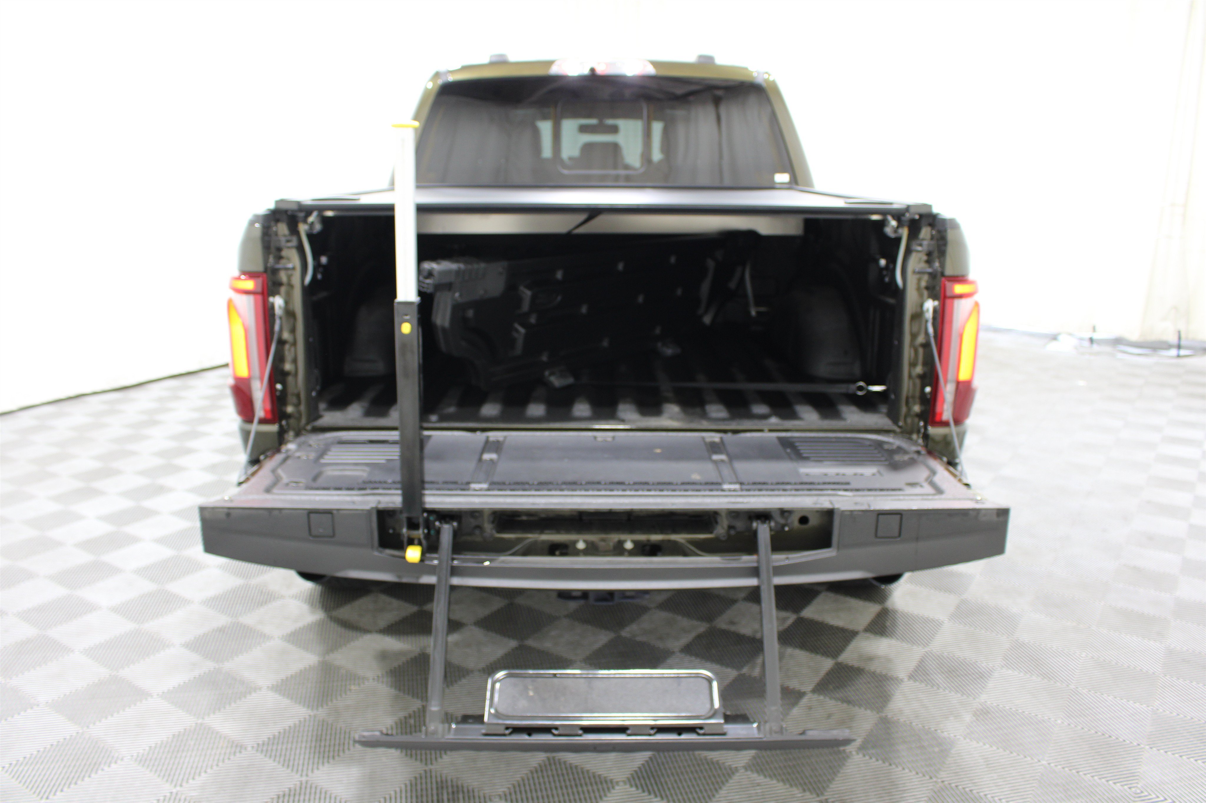 Used 2024 Shelter Green Ford Raptor image 27