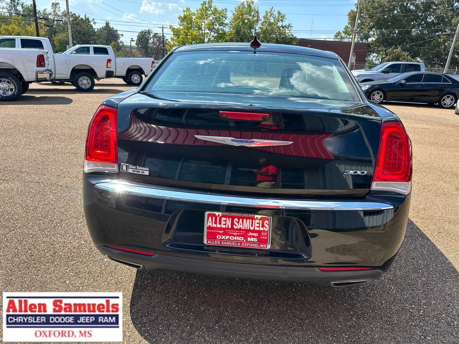 Certified Used 2018 Gloss Black Chrysler Limited image 4