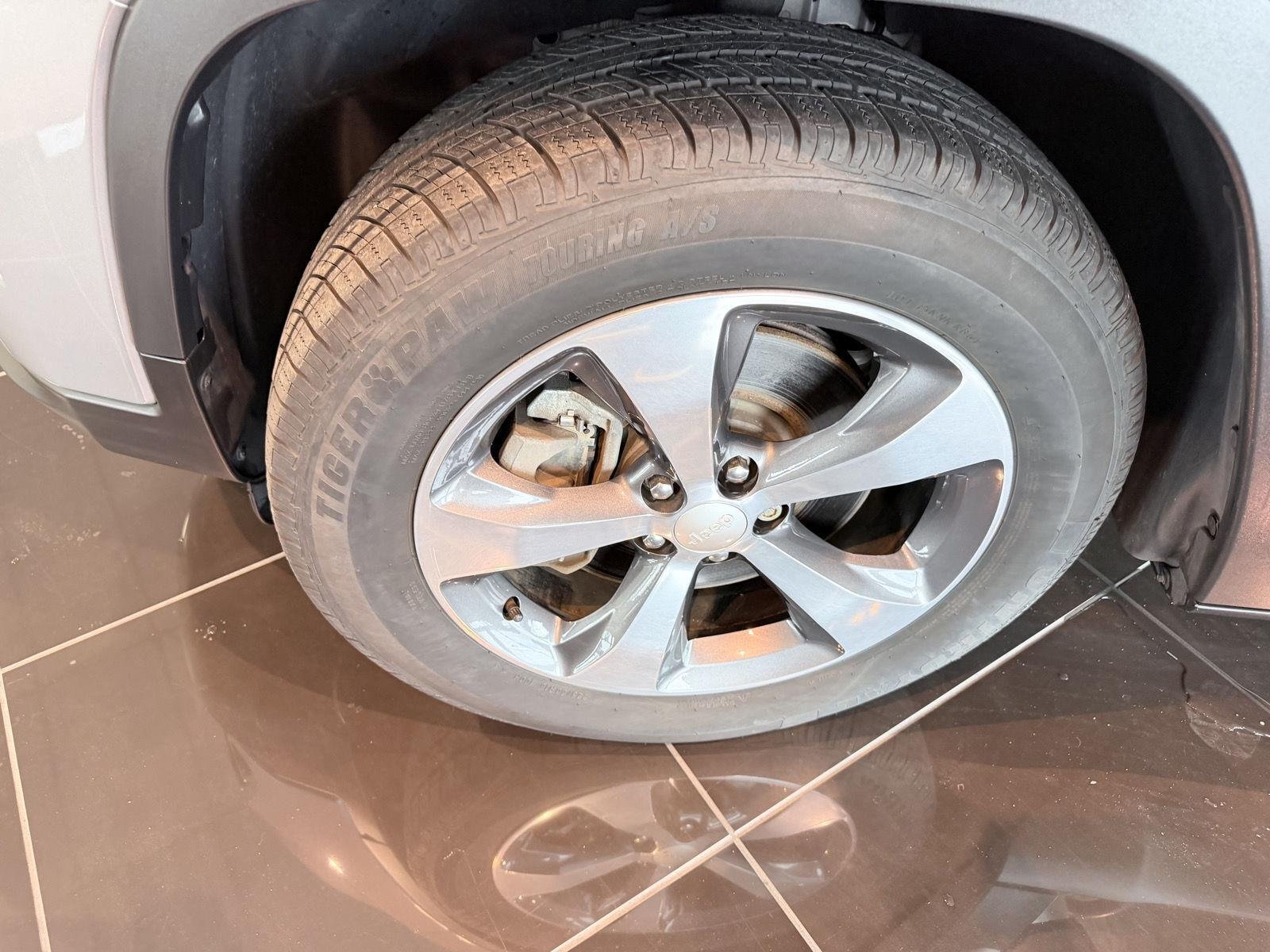 Used 2019 Billet Silver Metallic Clearcoat Jeep Limited image 43
