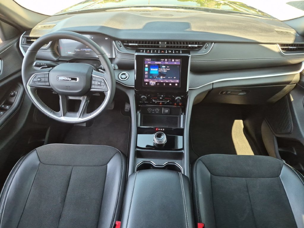 Used 2025 Black Jeep Altitude X image 23