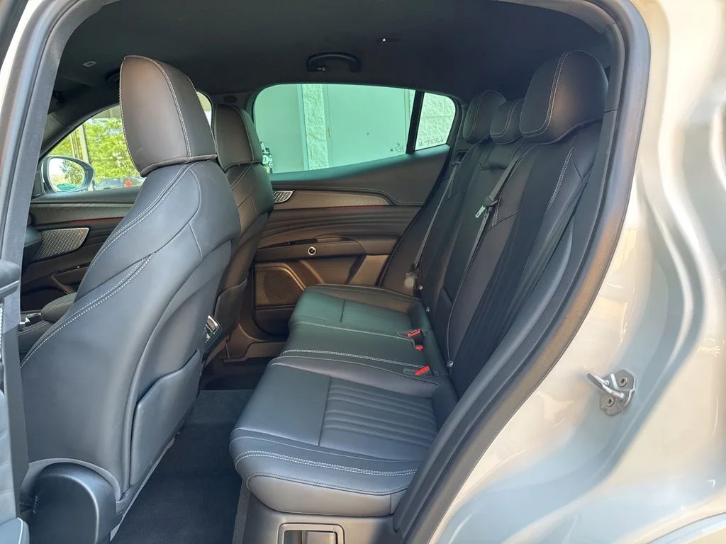 Used 2025 Bianco Maserati Base image 15