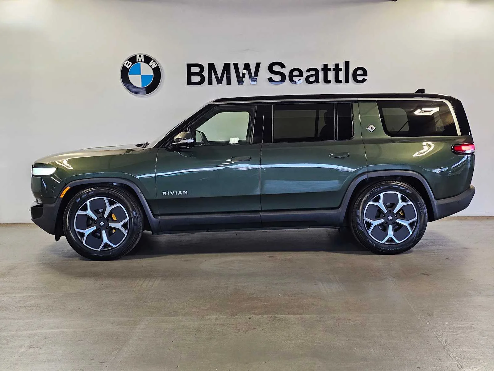 Used 2023  Rivian Adventure image 3