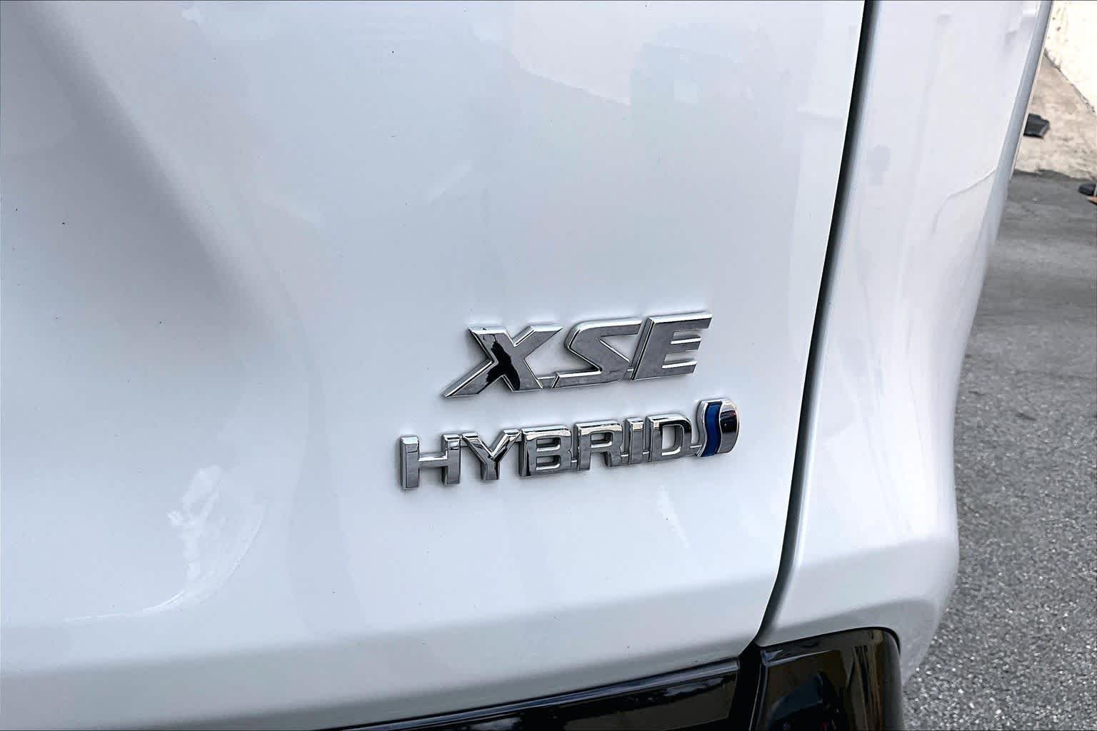 Used 2023 Wind Chill Pearl/Midnight Black Metallic Toyota Hybrid XSE image 10