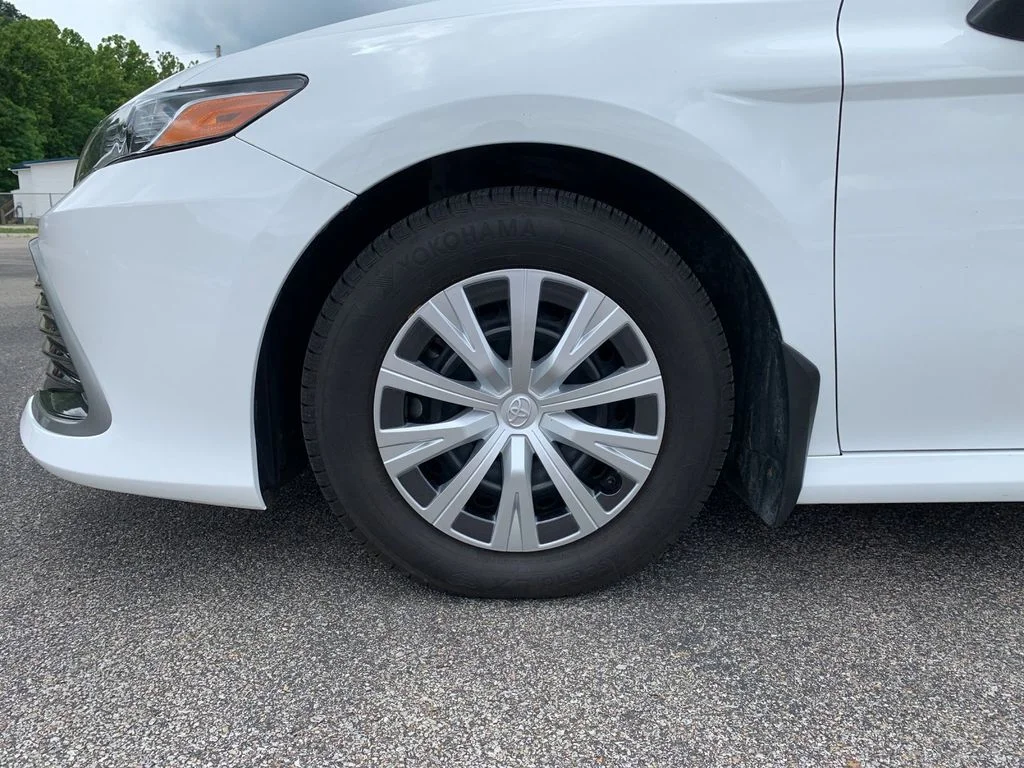 Used 2022 White Toyota LE image 32