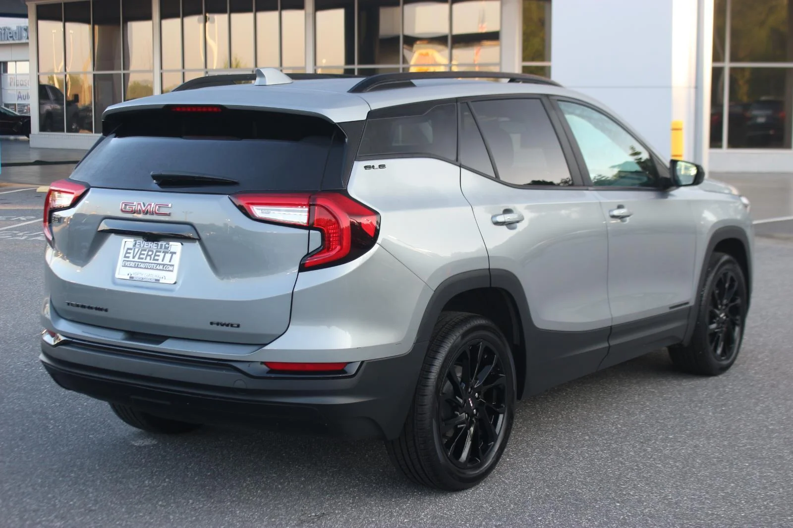 Used 2023 Sterling Metallic GMC SLE image 7