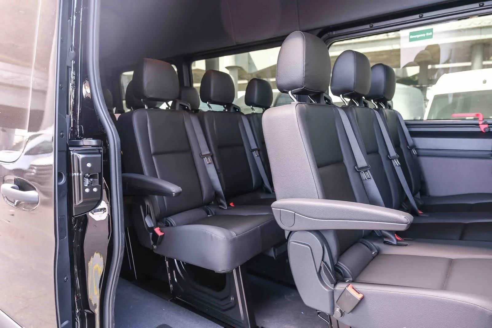 New 2026 Obsidian Black Metallic Mercedes-Benz Passenger 170WB High Roof RWD 2.0L I4 Diesel Turbo image 23
