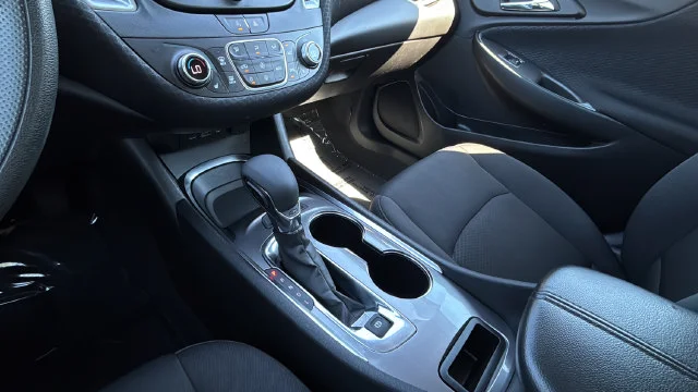 Used 2025 White Chevrolet LT image 14