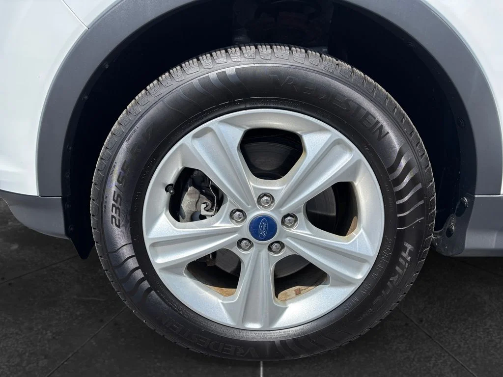 Used 2016 Oxford White Ford SE image 14