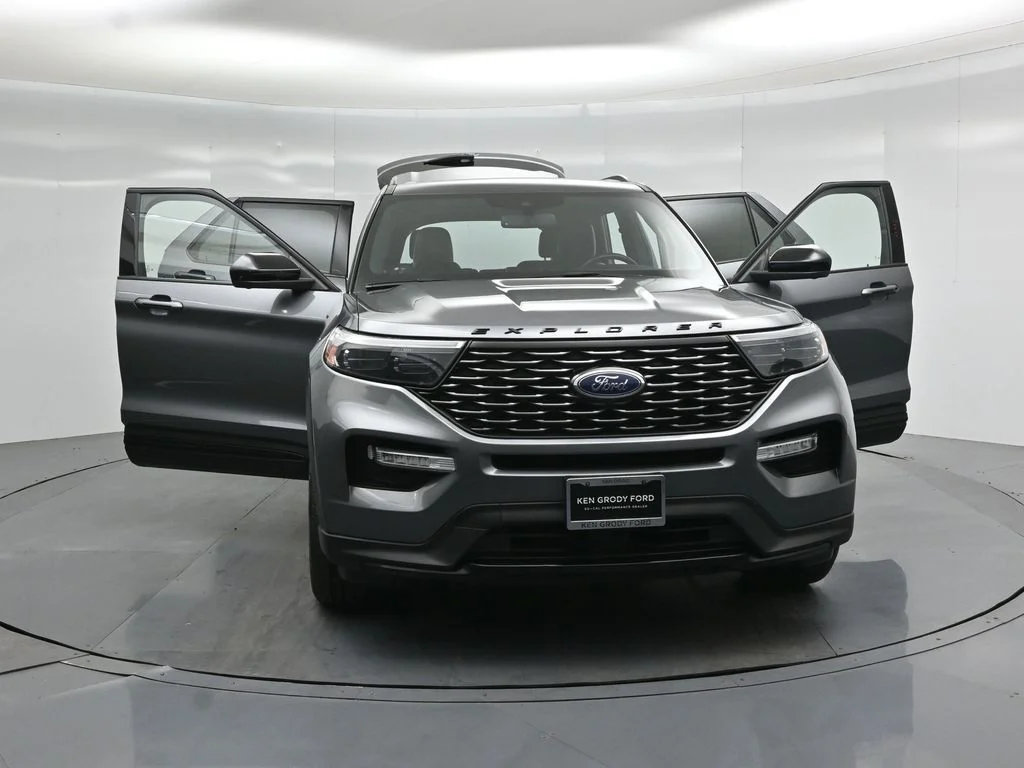 Certified Used 2022 Gray Ford ST-Line image 31