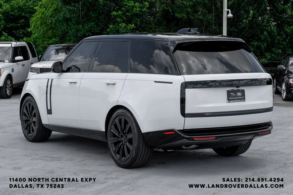 New 2026 Fuji White Land Rover SE image 12