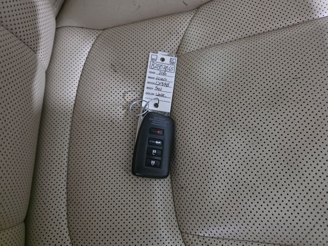 Used 2016  Lexus 570 image 9