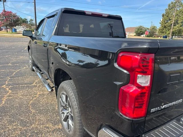 Used 2022 Black Chevrolet LT image 4