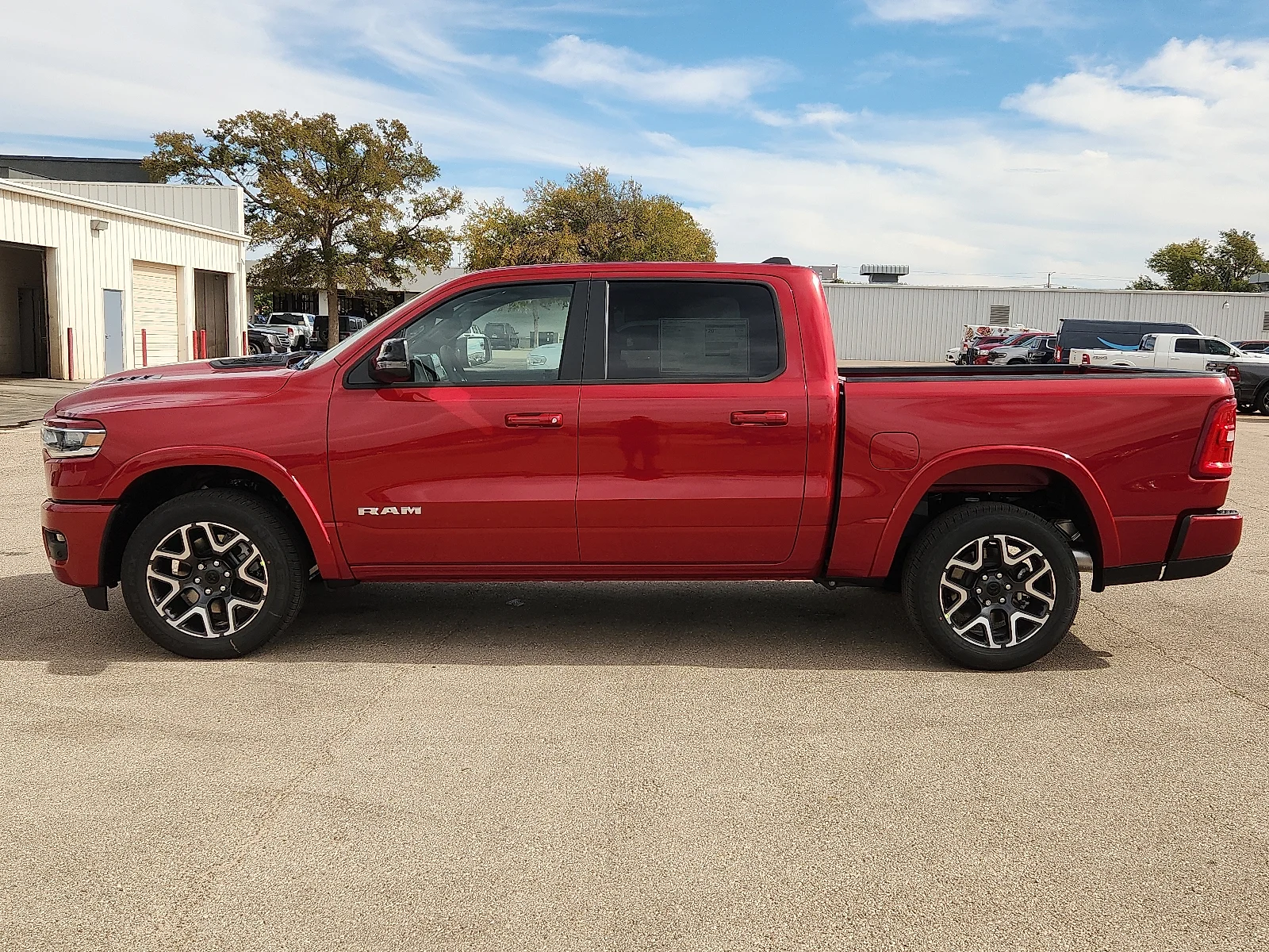 New 2027 Molten Red Pearl-Coat  Paint Ram LARAMIE CREW CAB 4X2 5