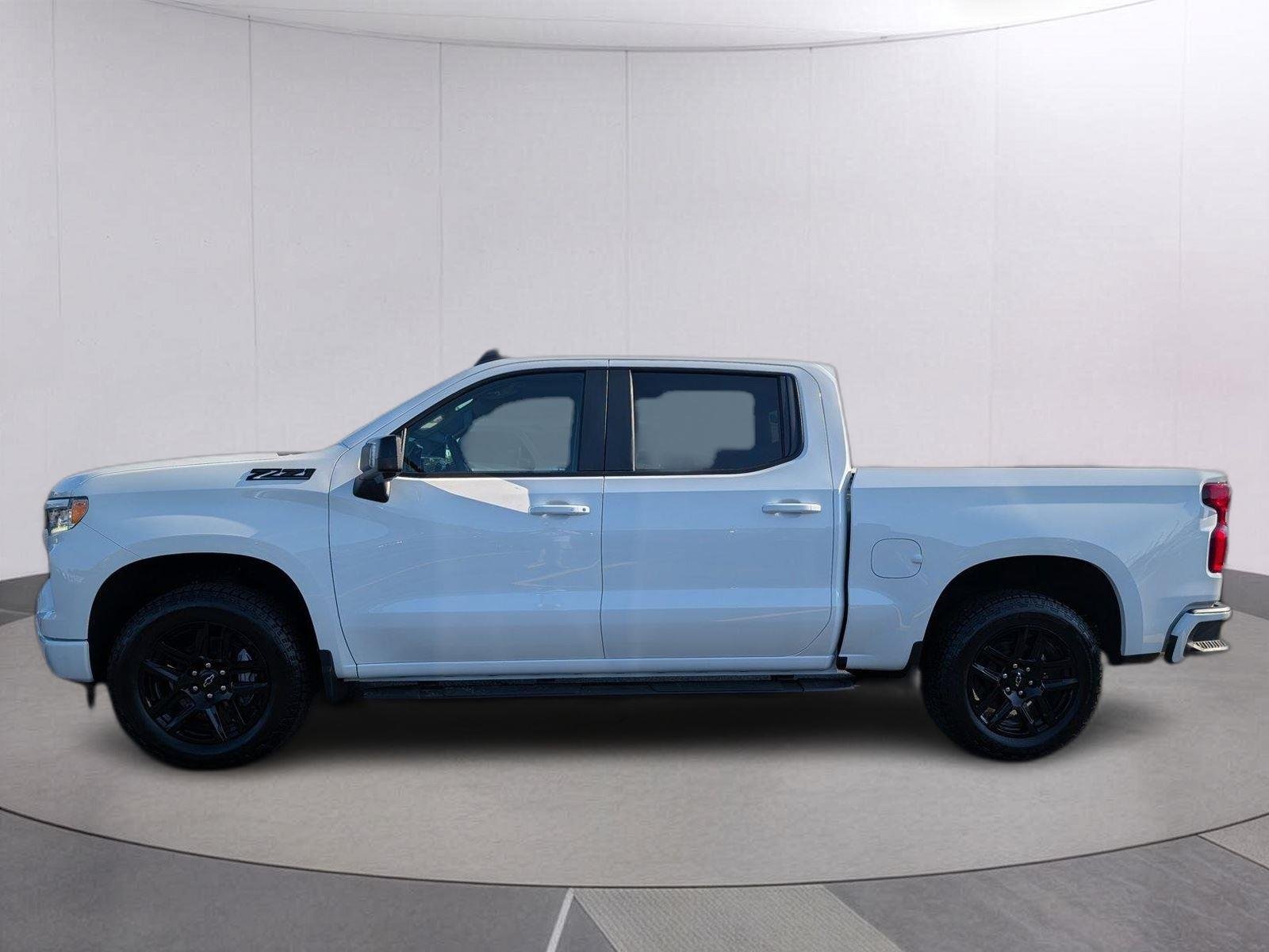 New 2026 Summit White Chevrolet RST image 6