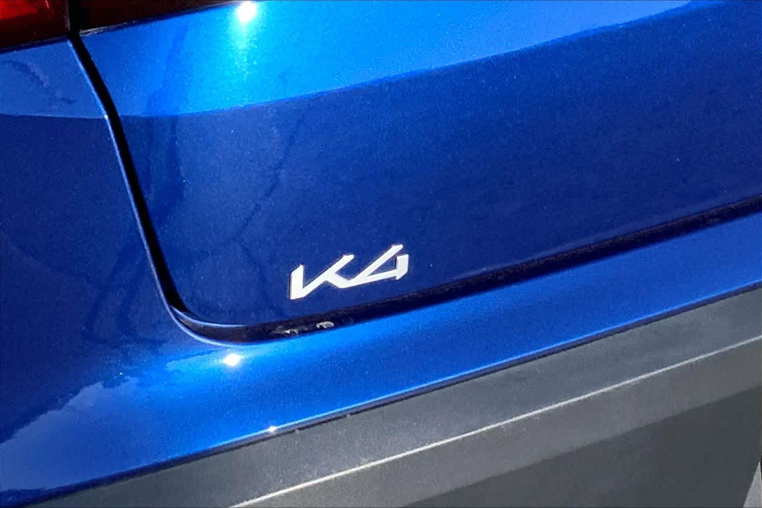 Used 2025 Deep Sea Blue Kia LXS image 10