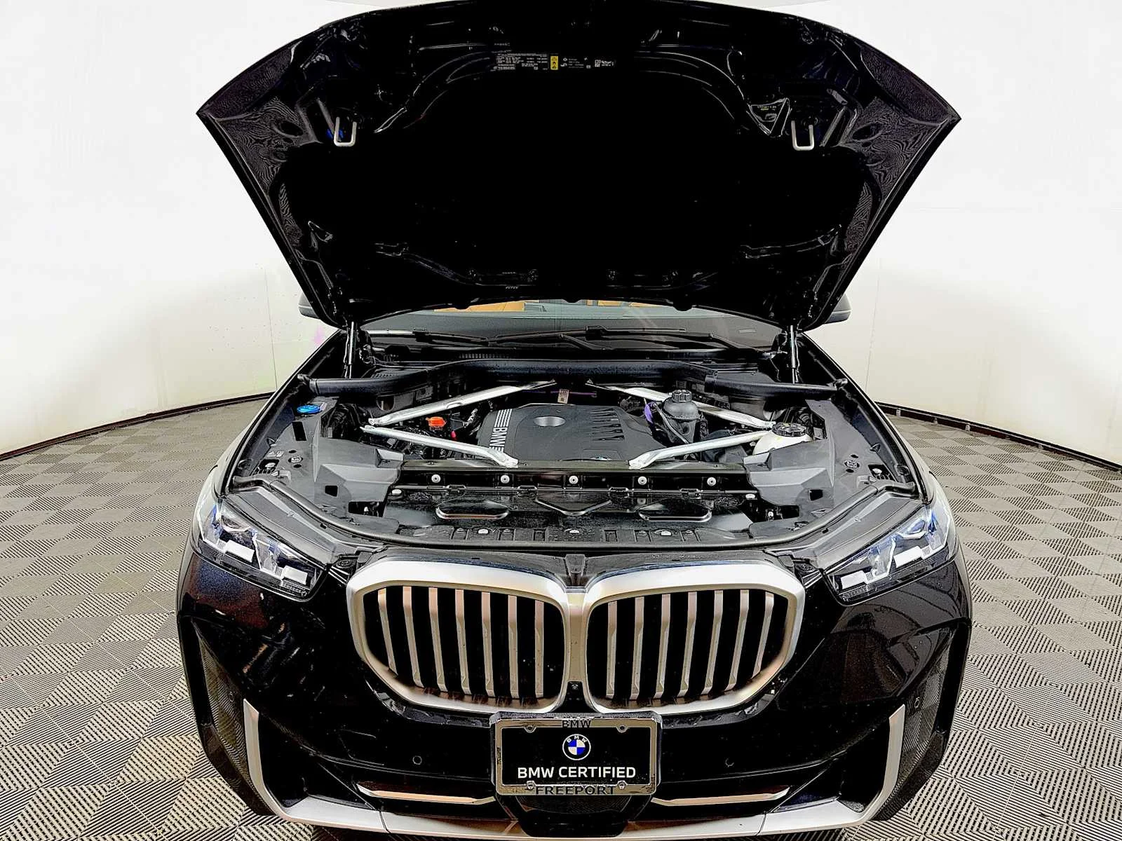 Certified Used 2024 Black Sapphire Metallic BMW xDrive40i image 31