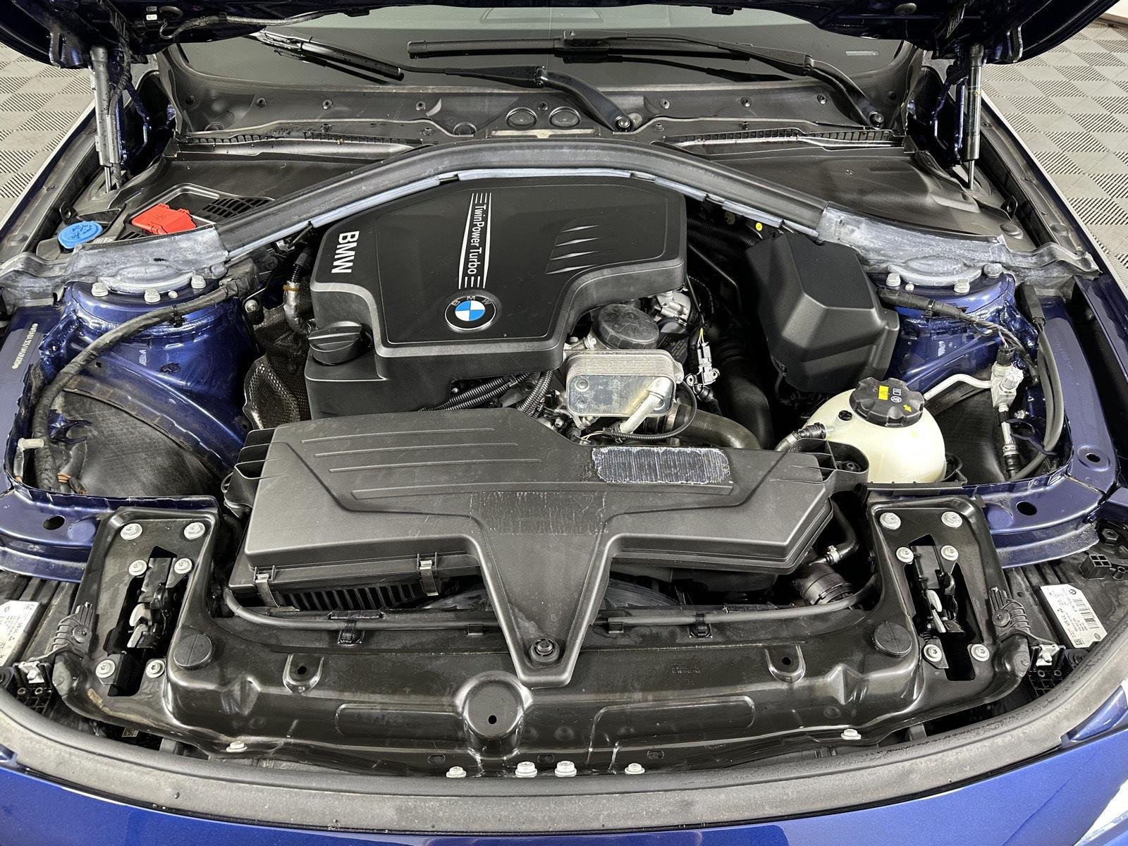 Used 2018 Mediterranean Blue Metallic BMW 320i xDrive image 19