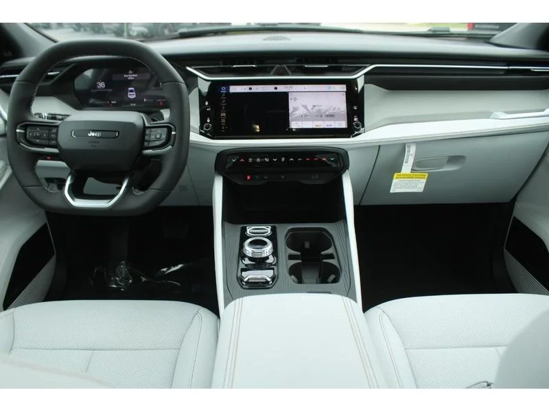 New 2026 Diamond Black Crystal Pearl-Coat Exterior Paint Jeep Limited image 5