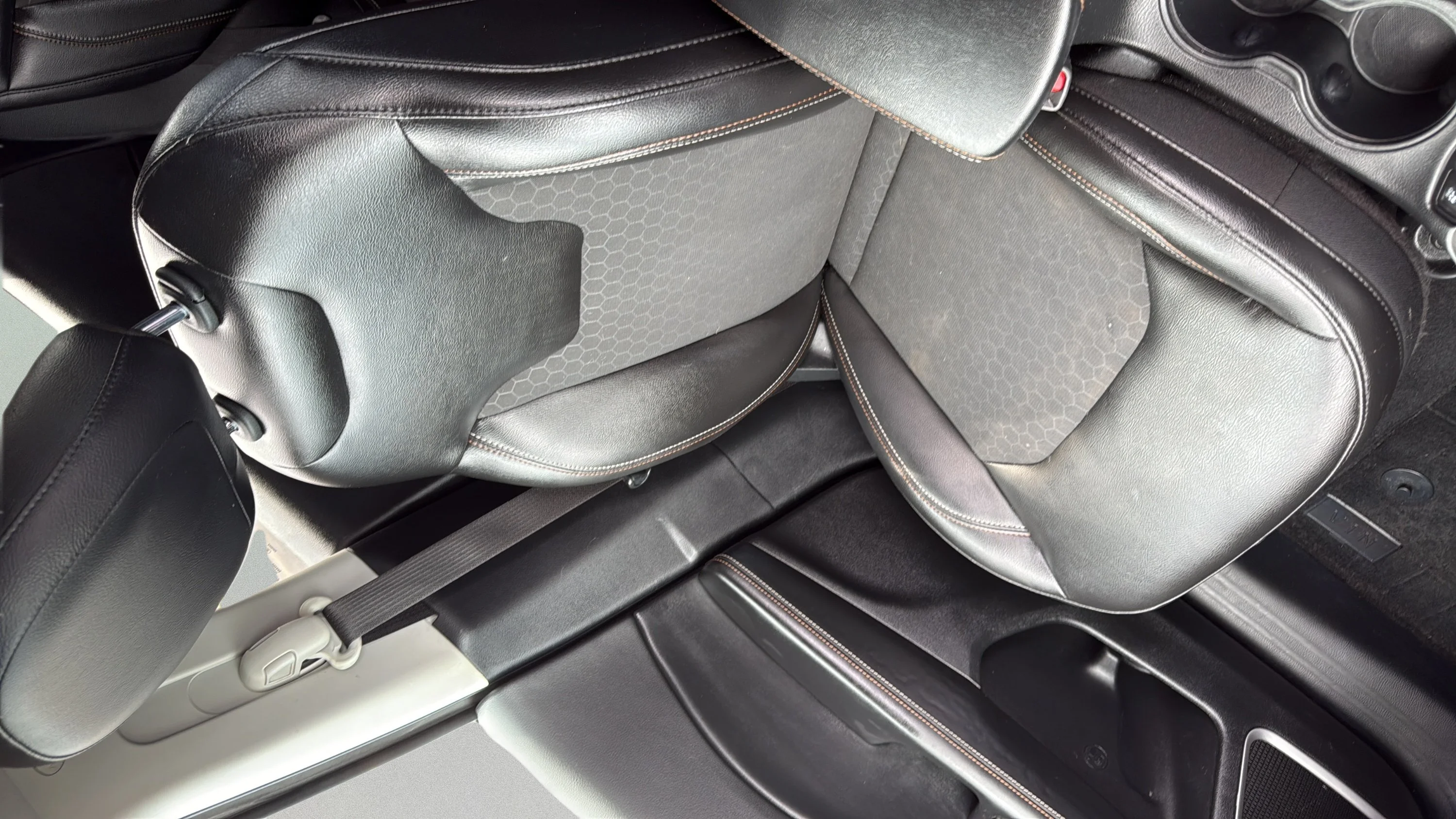 Used 2018 Gray Jeep LATITUDE image 11